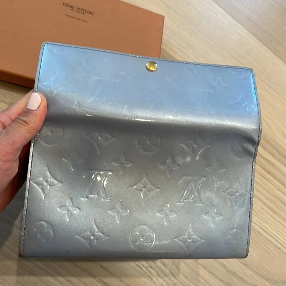 Authentic Louis Vuitton LV Vernis Light Blue wallet/ clutch - Picture 13 of 14